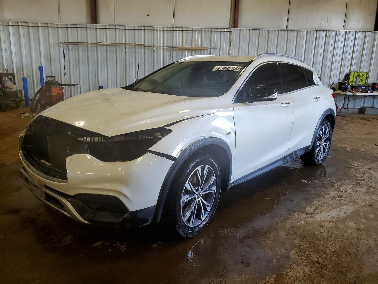 2017 INFINITI QX30 LUXURY