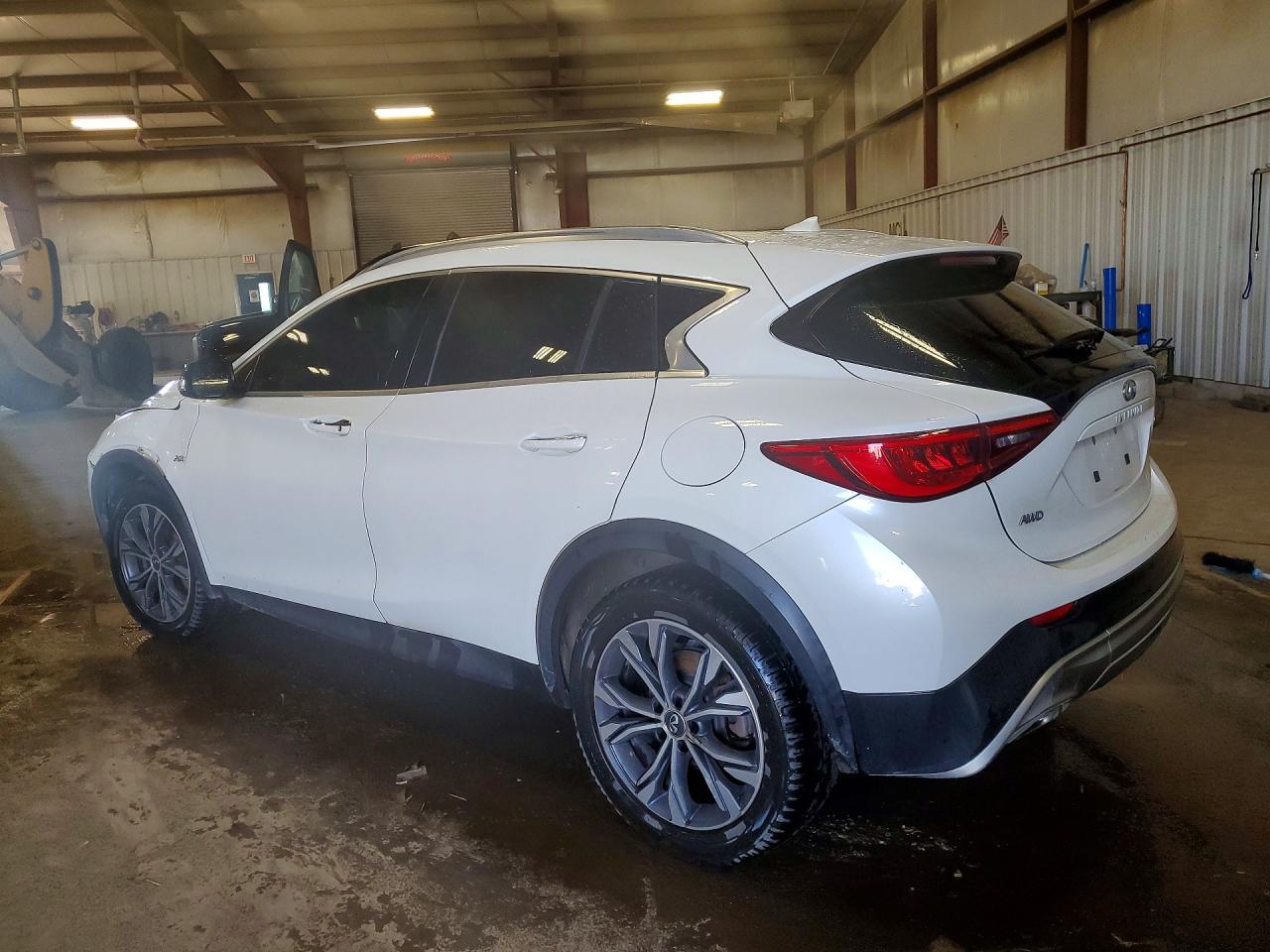 2017 INFINITI QX30 LUXURY — снимка 2