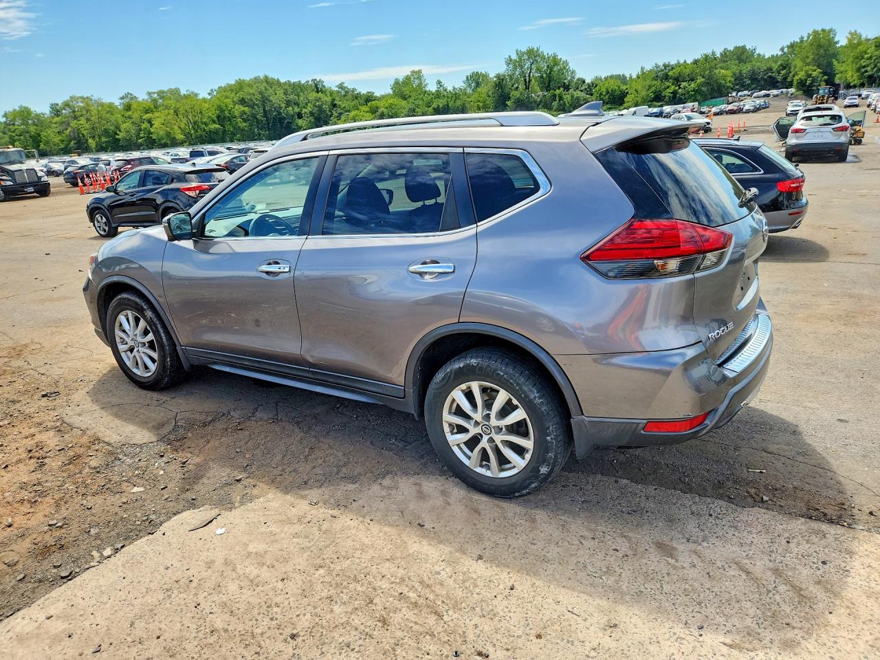 2017 NISSAN ROGUE SV — снимка 2