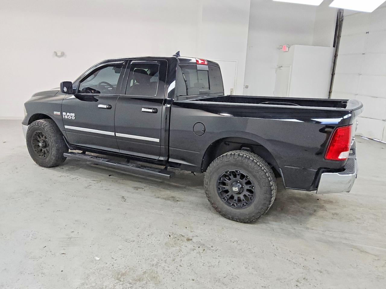 2015 RAM 1500 SLT — снимка 2