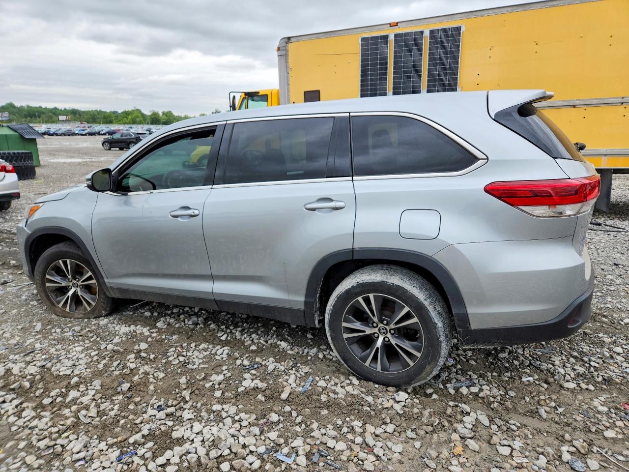 2019 TOYOTA HIGHLANDER LE — снимка 2