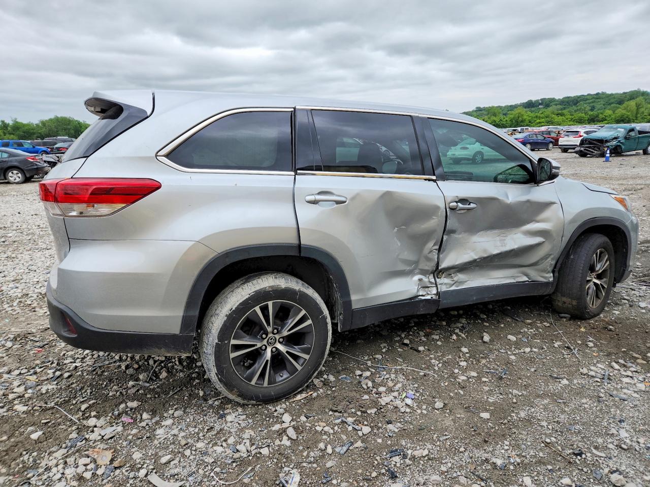 2019 TOYOTA HIGHLANDER LE — снимка 3