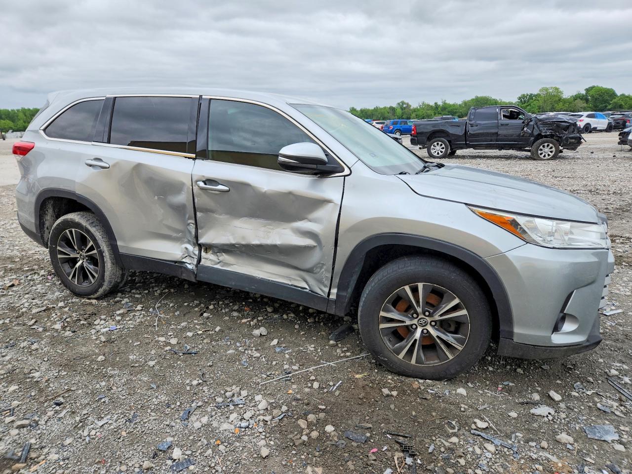 2019 TOYOTA HIGHLANDER LE — снимка 4