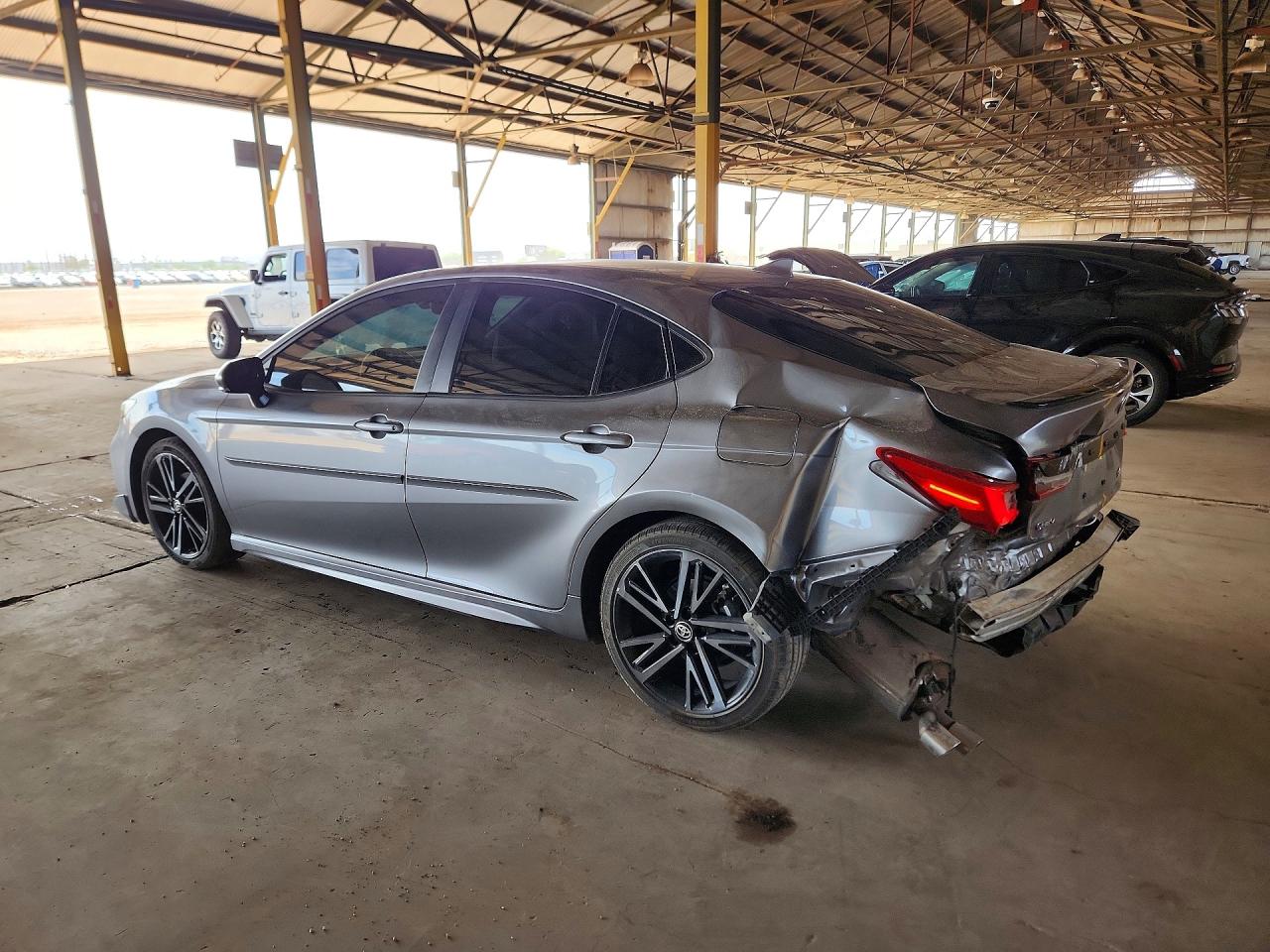 2025 TOYOTA CAMRY XSE — снимка 2