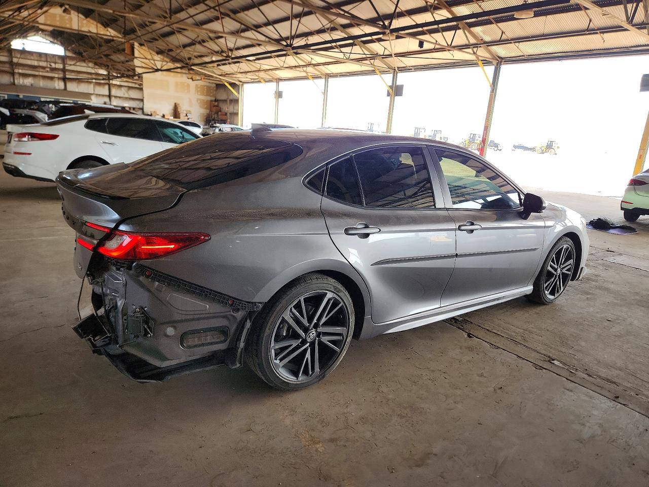 2025 TOYOTA CAMRY XSE — снимка 3