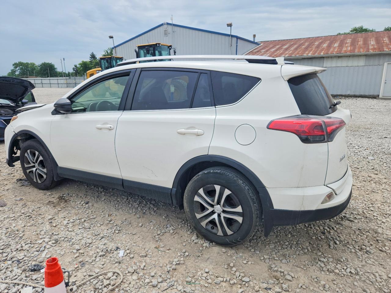 2017 TOYOTA RAV4 LE — снимка 2