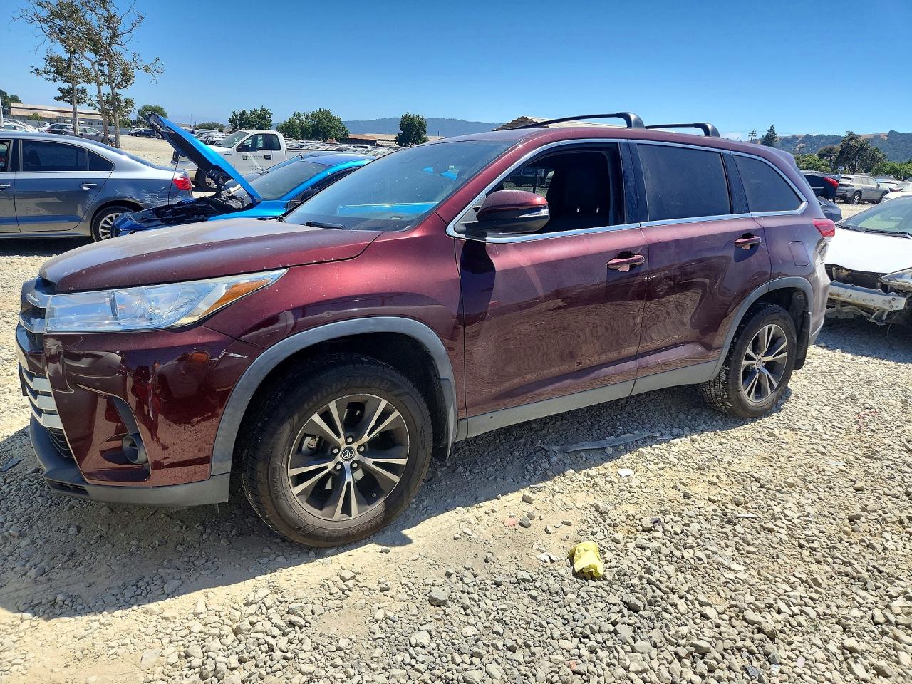 2019 TOYOTA HIGHLANDER LE
