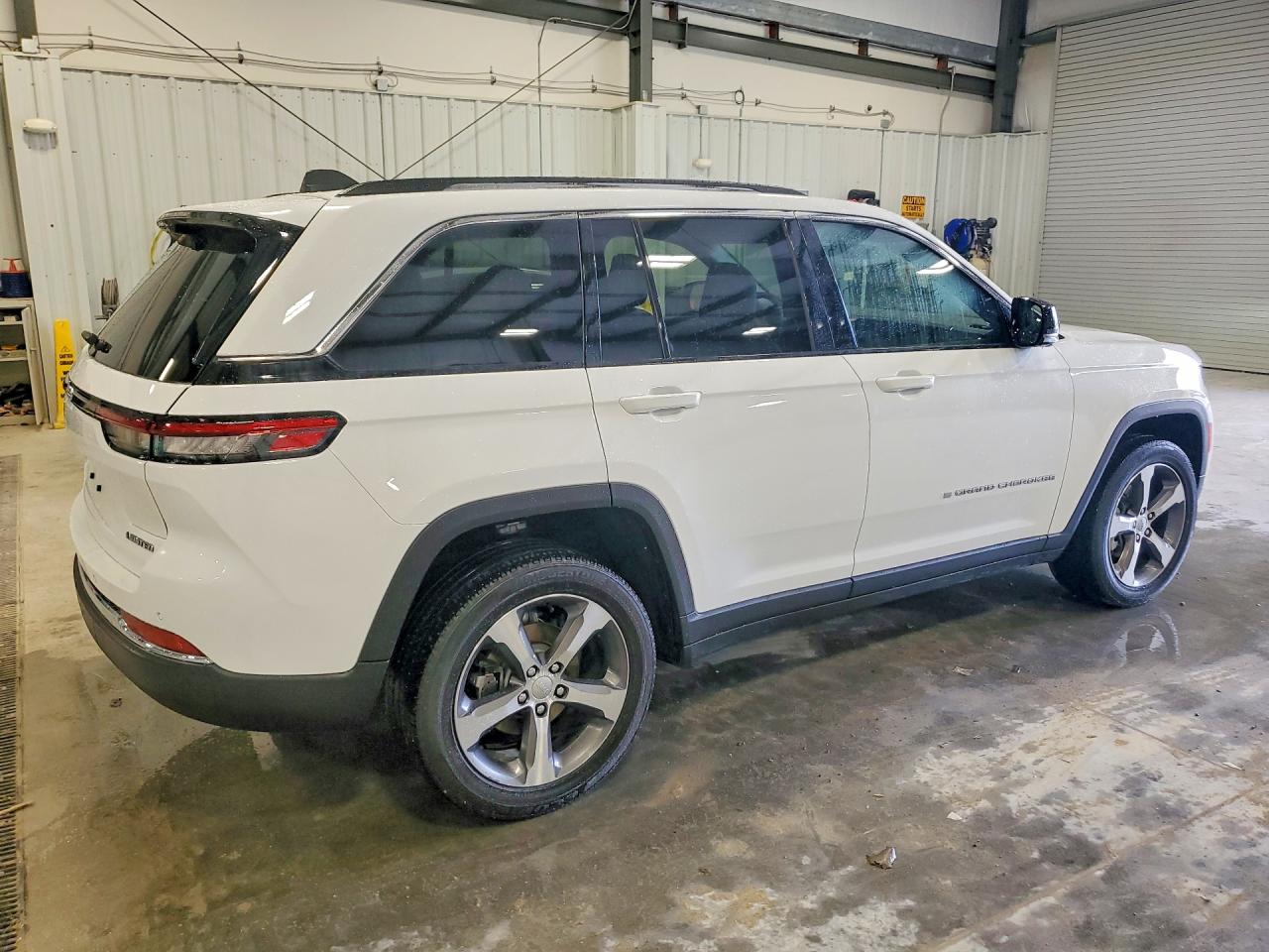 2023 JEEP GRAND CHEROKEE LIMITED — снимка 3