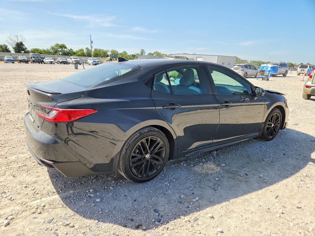 2025 TOYOTA CAMRY SE — снимка 3