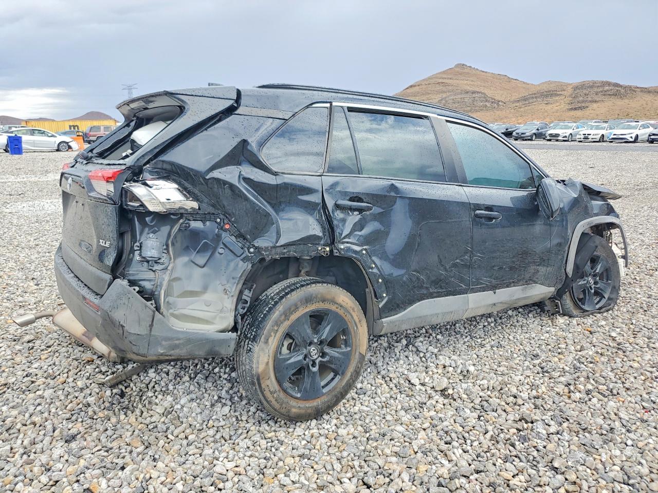 2020 TOYOTA RAV4 XLE — снимка 3