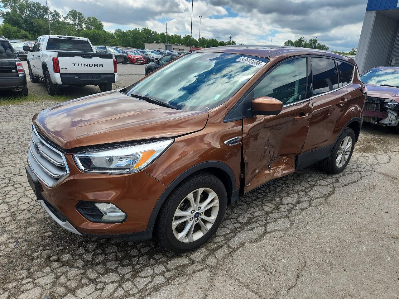 2017 FORD ESCAPE SE