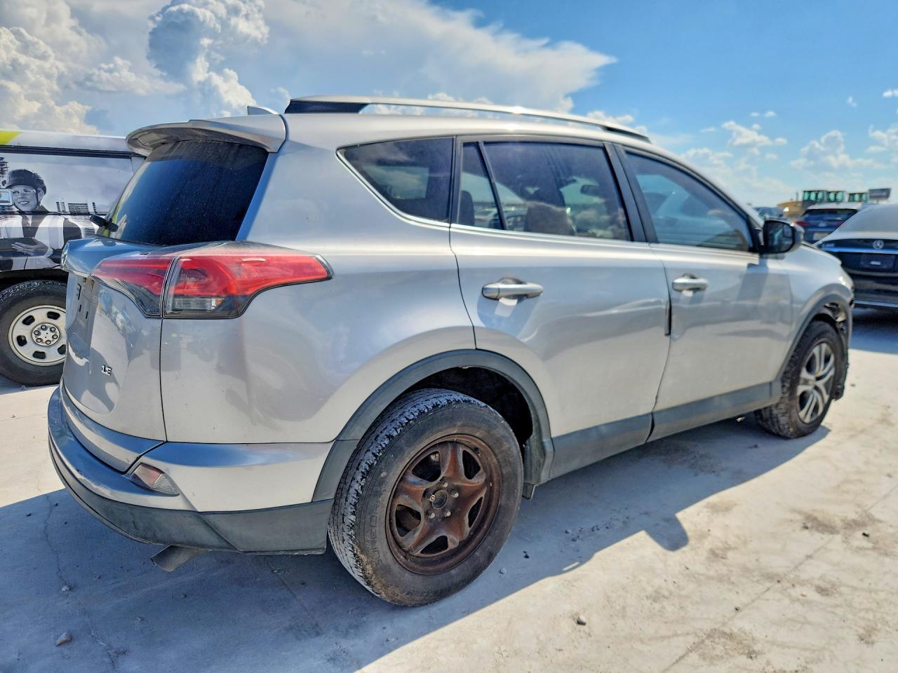 2017 TOYOTA RAV4 LE — снимка 3