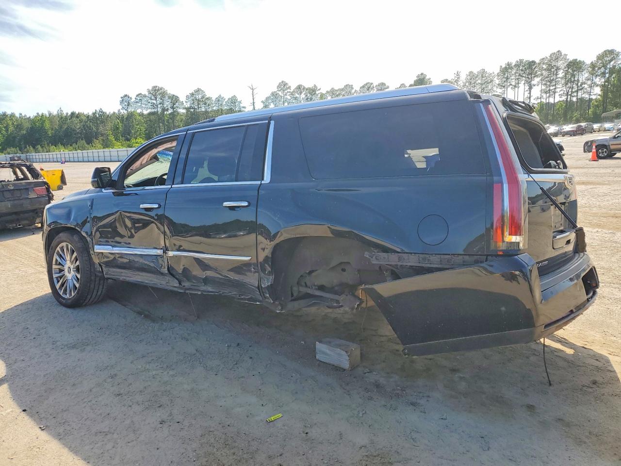 2017 CADILLAC ESCALADE ESV LUXURY — снимка 2