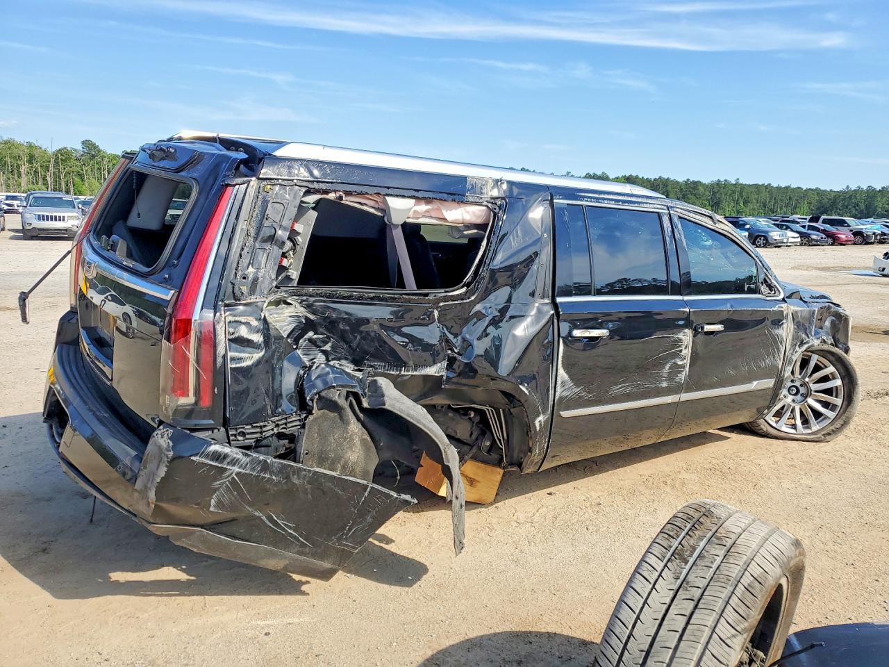 2017 CADILLAC ESCALADE ESV LUXURY — снимка 3