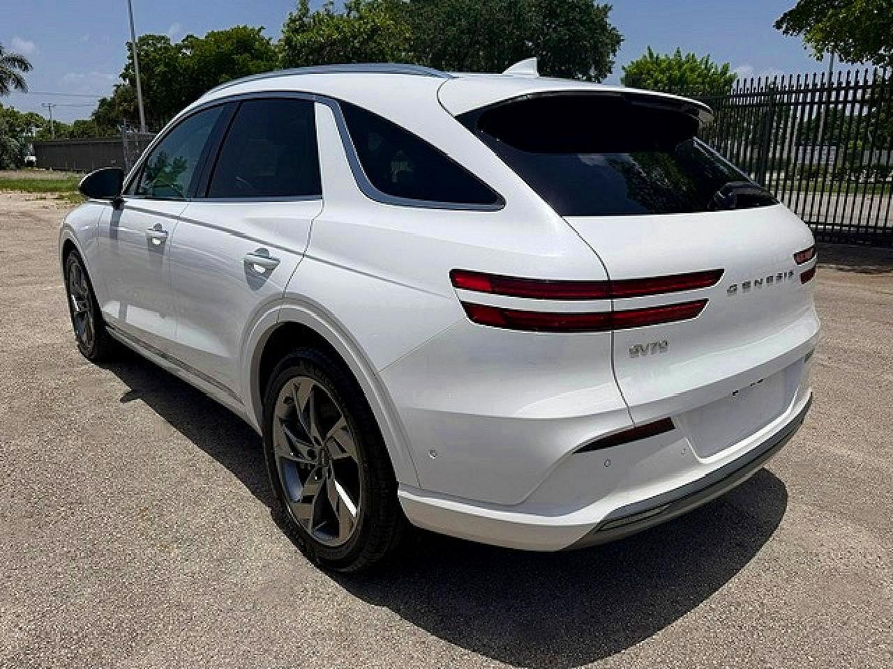 2025 GENESIS G70 — снимка 2