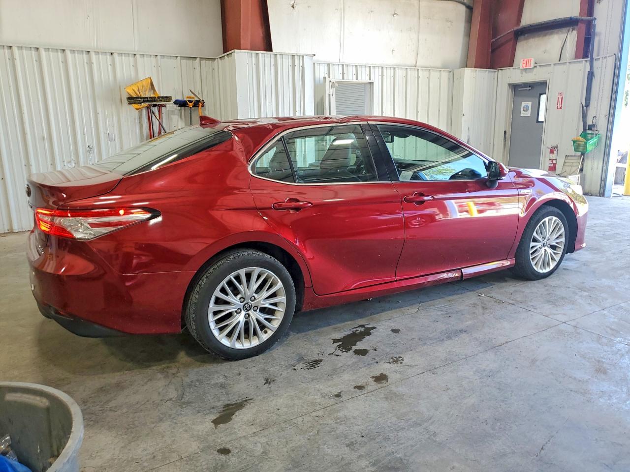 2019 TOYOTA CAMRY HYBRID XLE — снимка 3