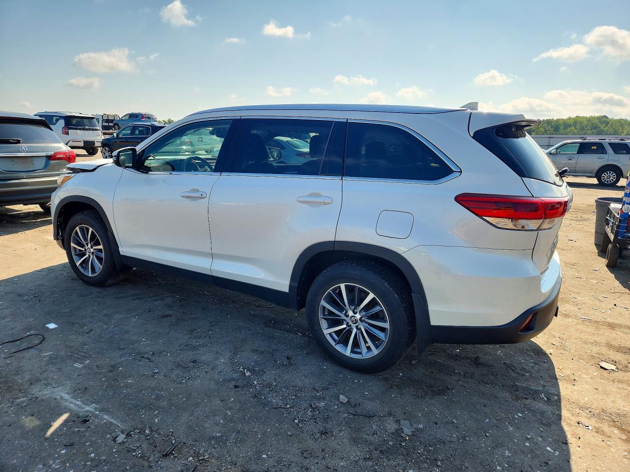 2019 TOYOTA HIGHLANDER XLE — снимка 2