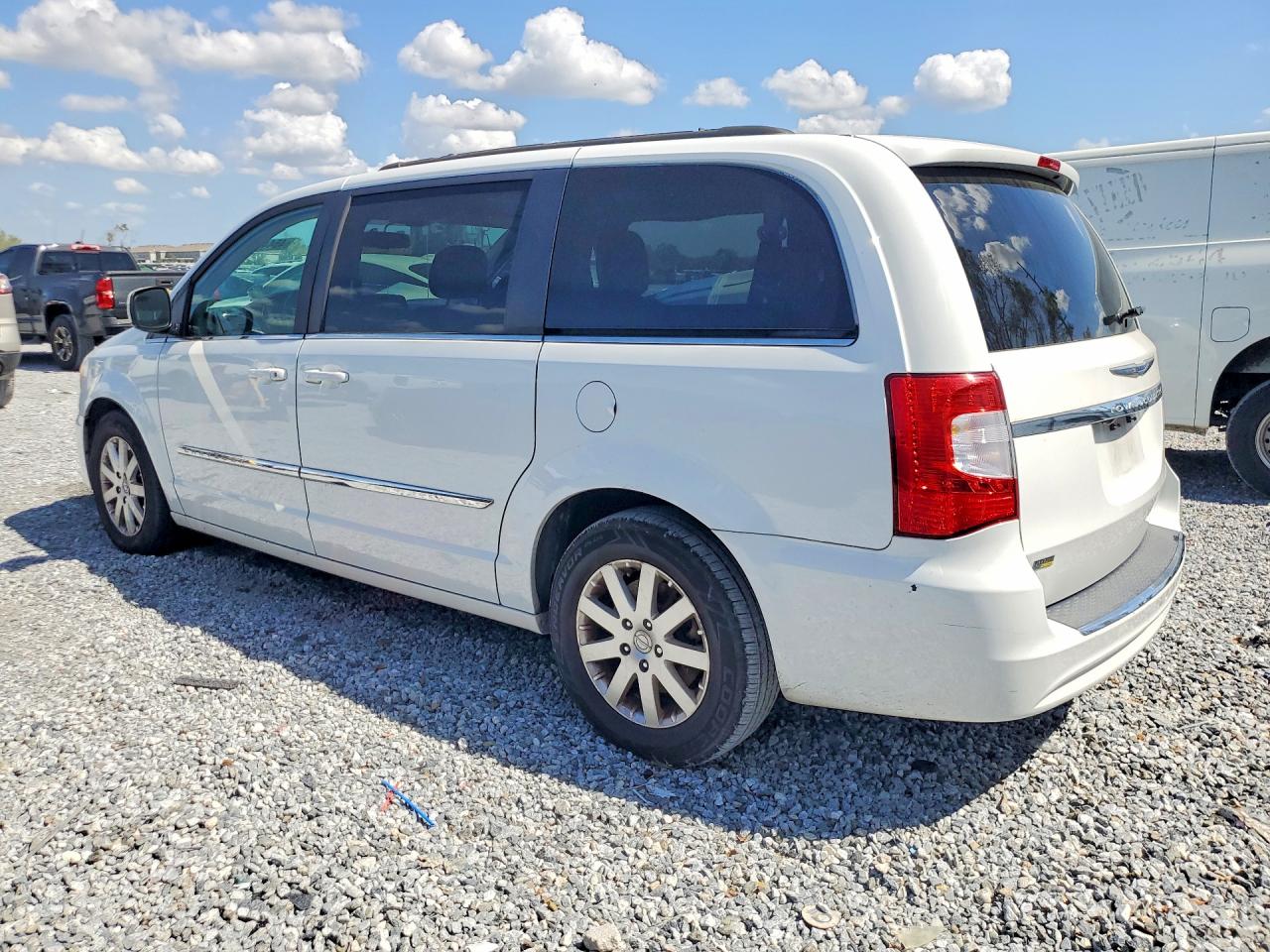 2016 CHRYSLER TOWN & COUNTRY TOURING — снимка 2