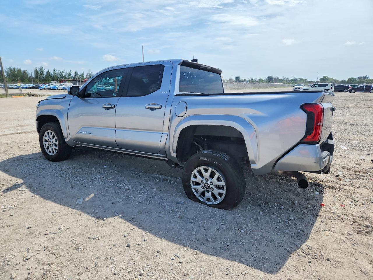 2025 TOYOTA TACOMA SR5 — снимка 2