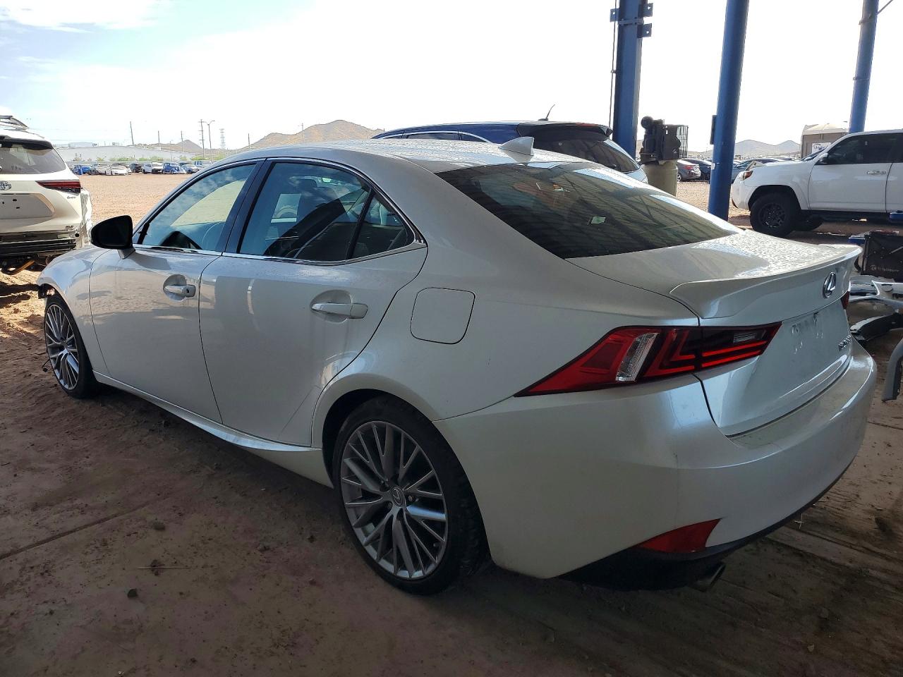 2016 LEXUS IS 200T — снимка 2