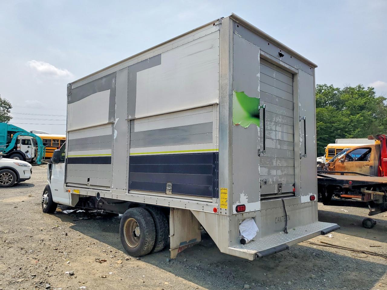2017 CHEVROLET EXPRESS G4500 — снимка 2