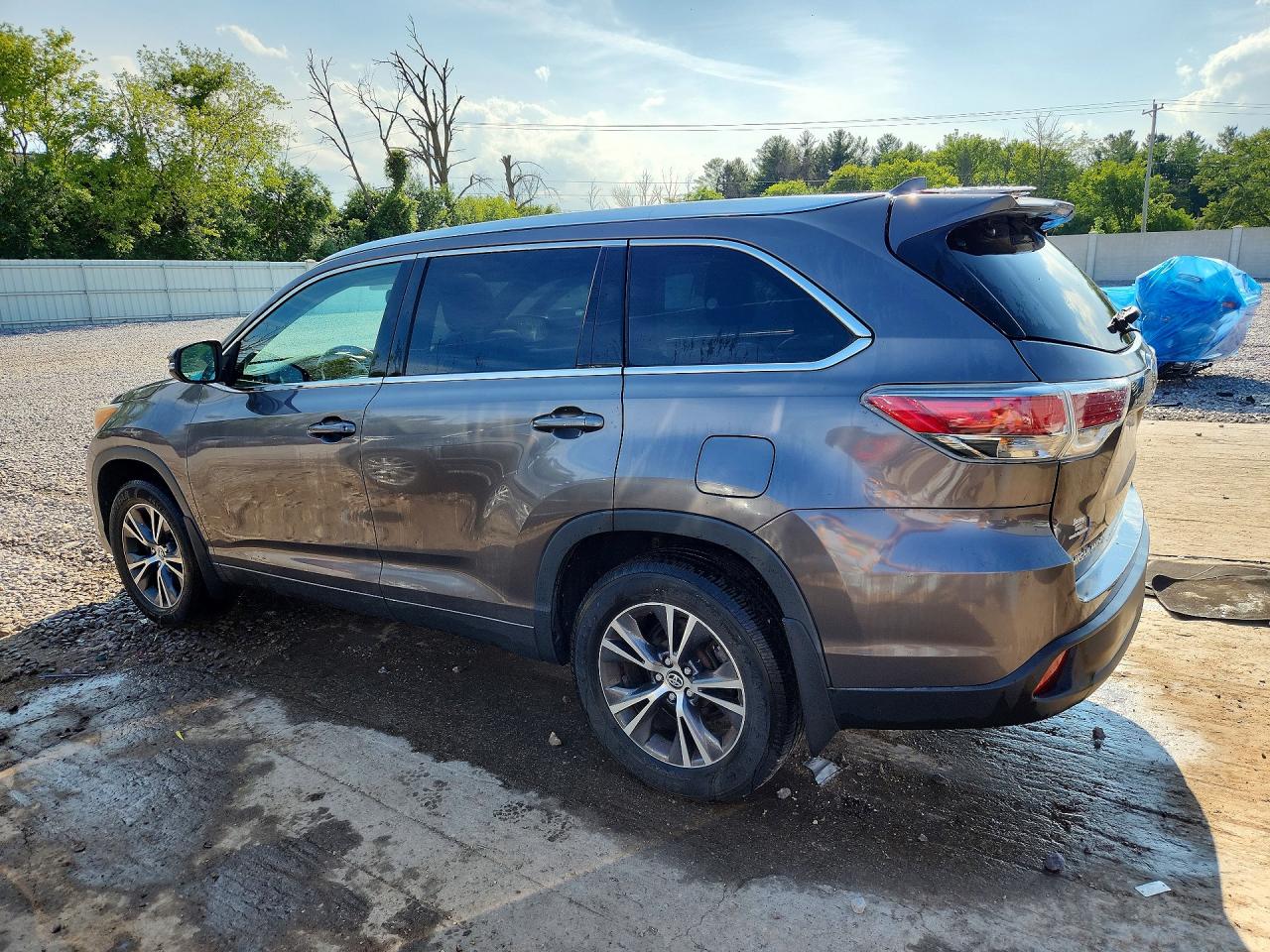 2016 TOYOTA HIGHLANDER XLE — снимка 2