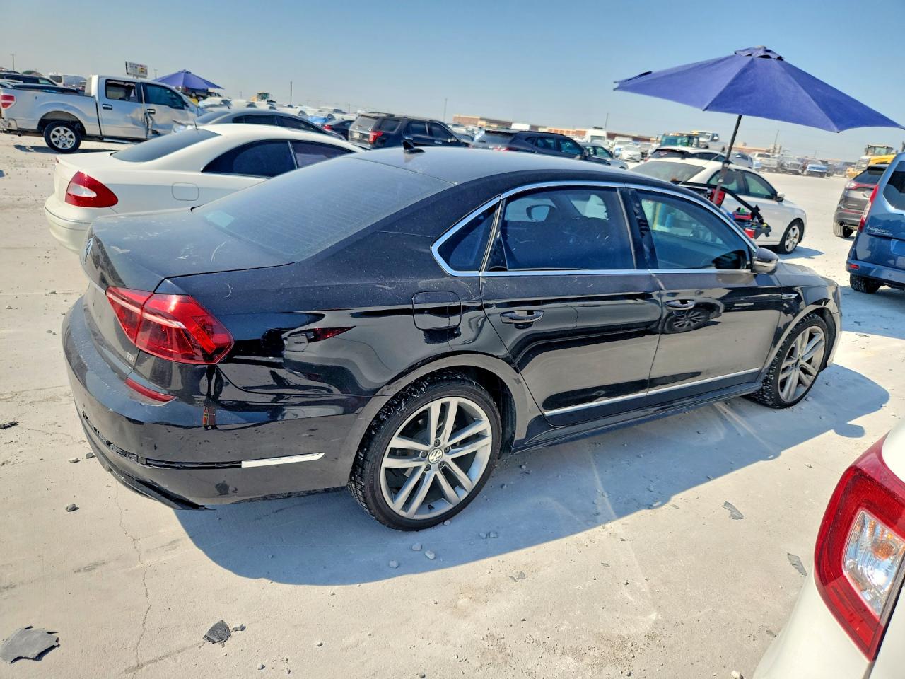 2017 VOLKSWAGEN PASSAT R-LINE — снимка 3