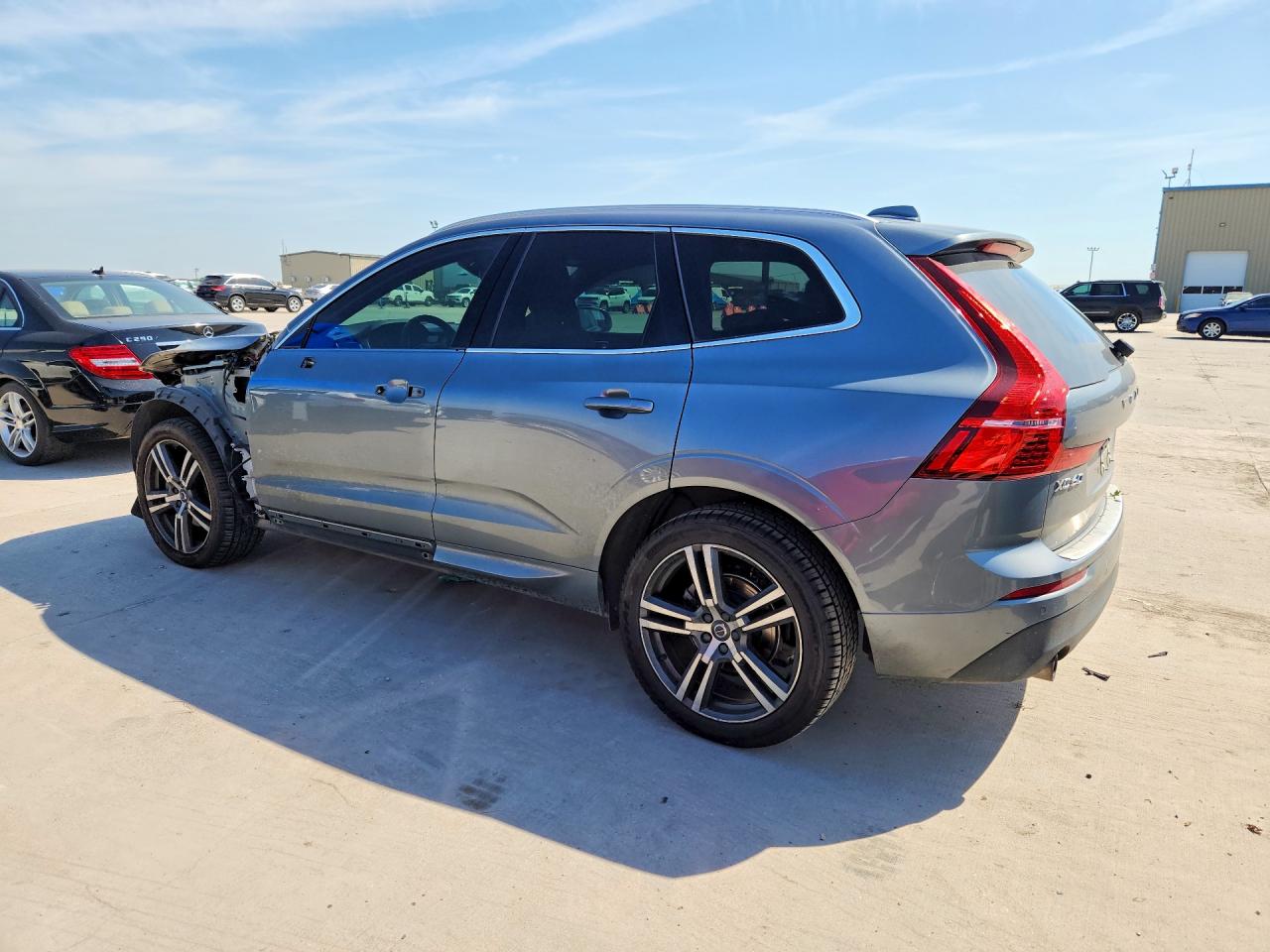 2020 VOLVO XC60 T5 MOMENTUM — снимка 2