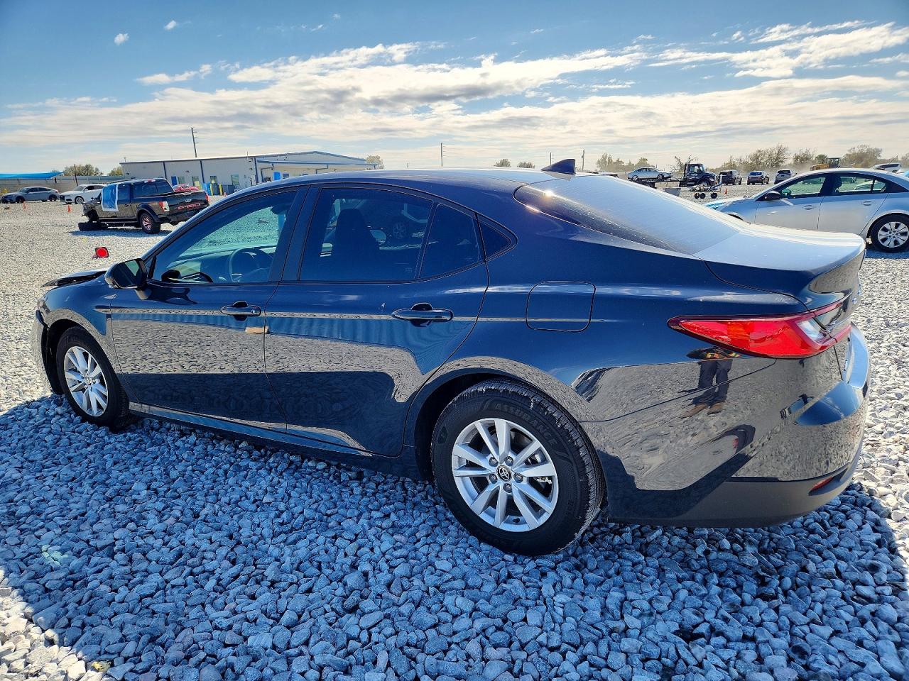 2026 TOYOTA CAMRY LE — снимка 2