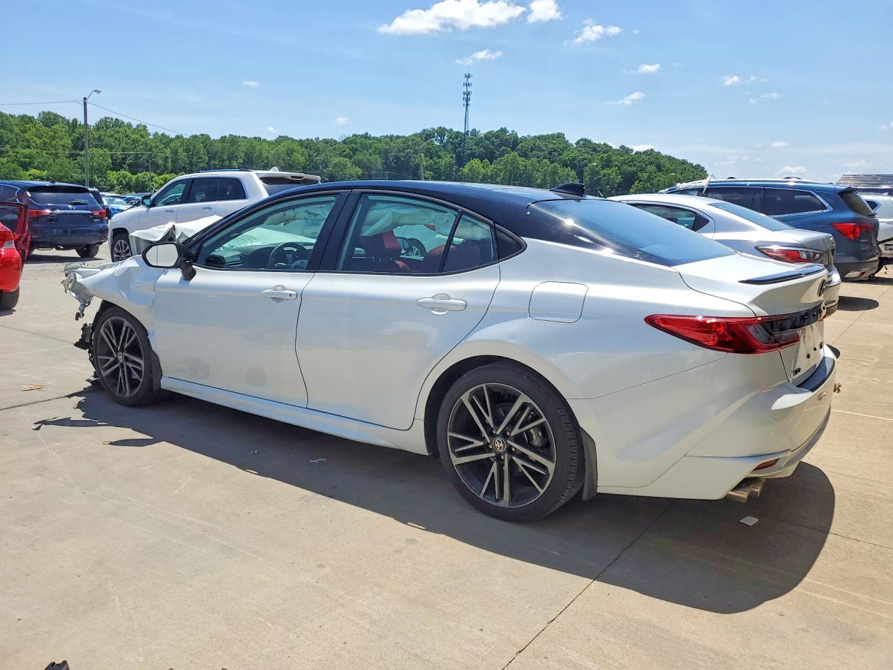 2025 TOYOTA CAMRY XSE — снимка 2