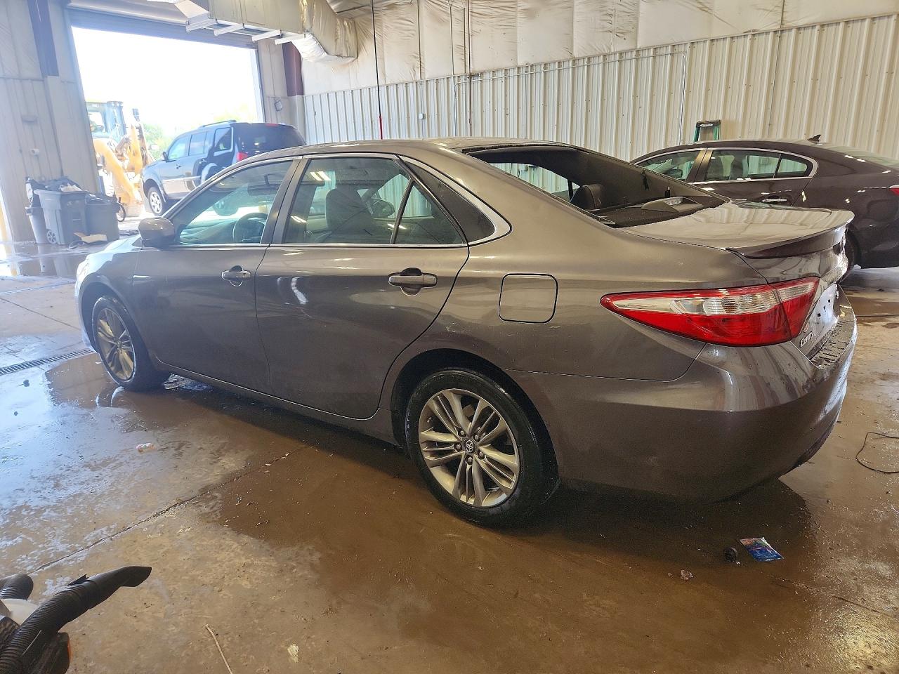 2017 TOYOTA CAMRY SE — снимка 2