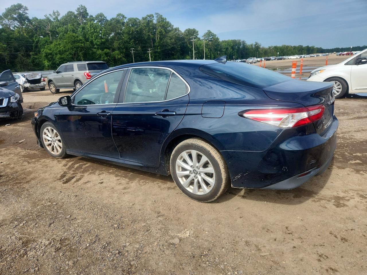 2020 TOYOTA CAMRY LE — снимка 2