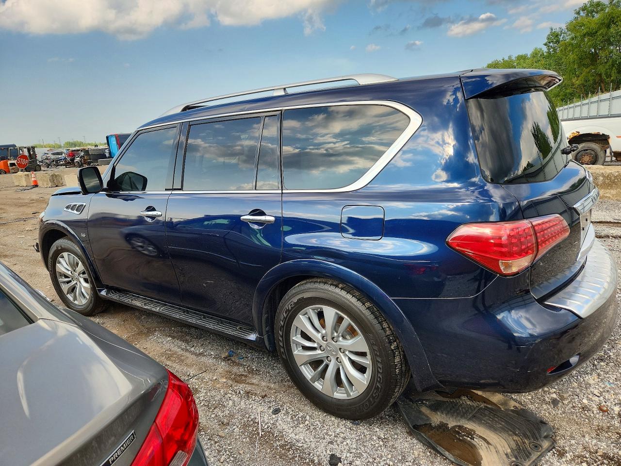 2017 INFINITI QX80 BASE — снимка 2