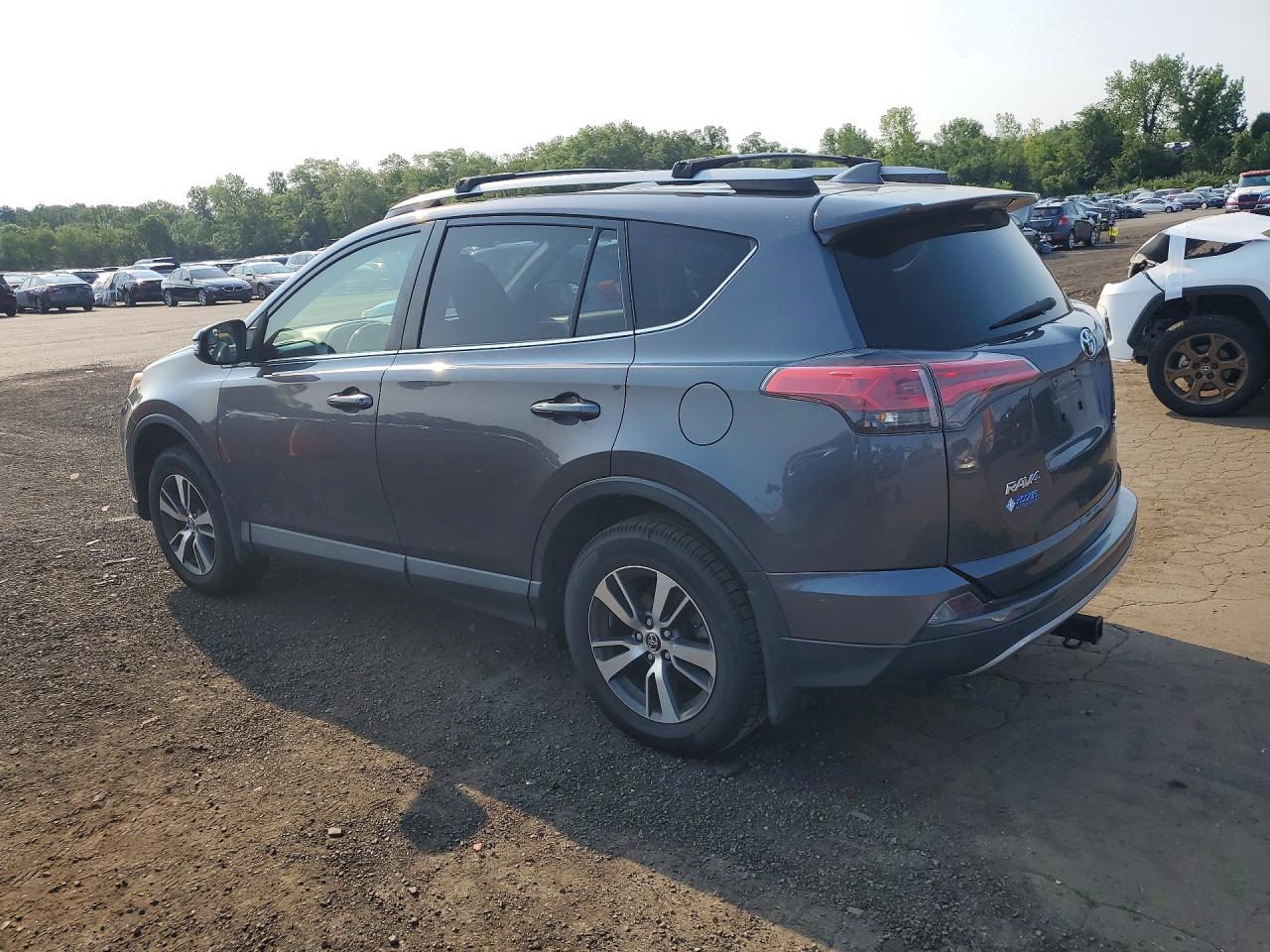 2017 TOYOTA RAV4 XLE — снимка 2