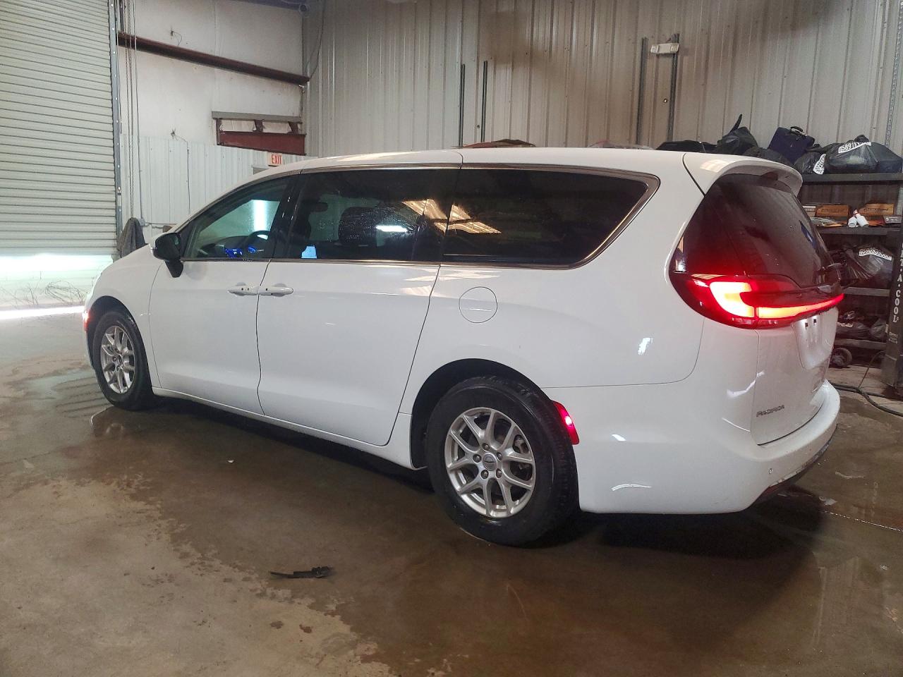 2023 CHRYSLER PACIFICA TOURING L — снимка 2