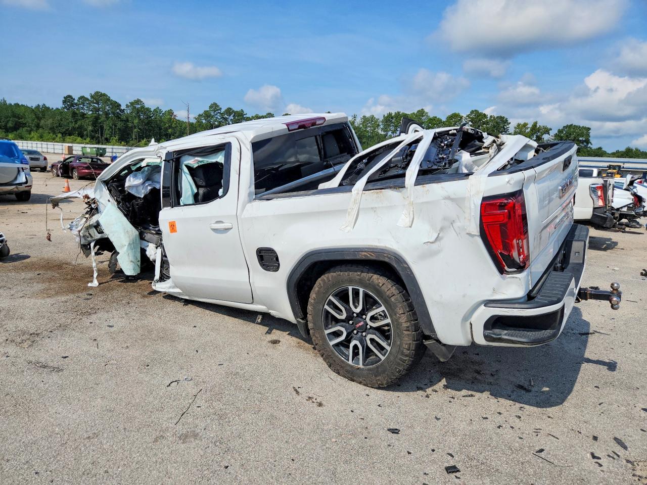 2024 GMC SIERRA K1500 AT4 — снимка 2