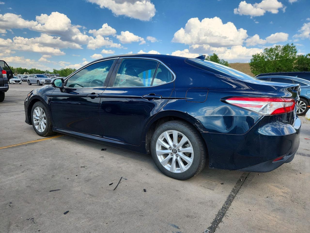 2020 TOYOTA CAMRY LE — снимка 2