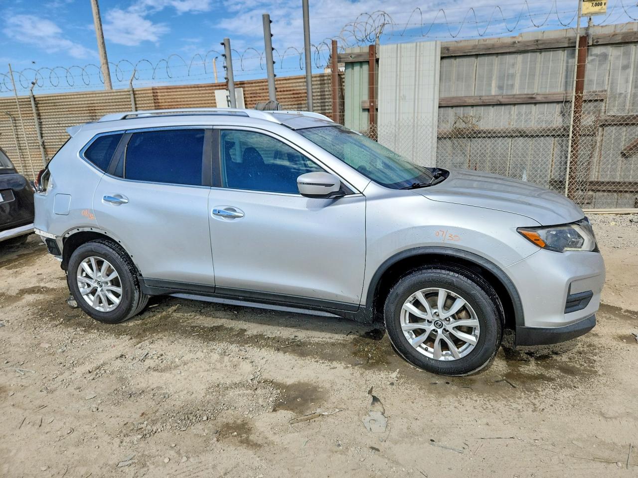 2017 NISSAN ROGUE SV — снимка 4