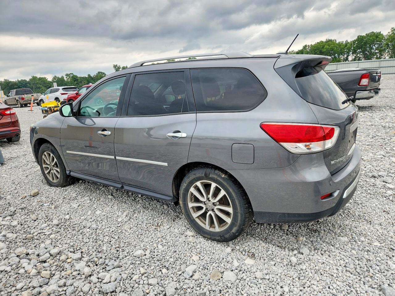 2016 NISSAN PATHFINDER SV — снимка 2