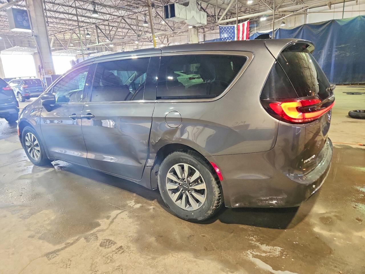 2023 CHRYSLER PACIFICA HYBRID TOURING L — снимка 2