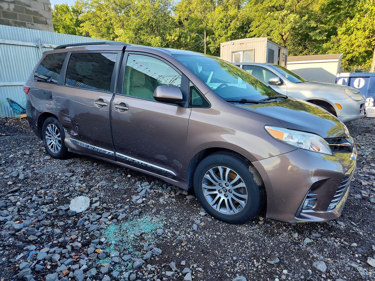 2018 TOYOTA SIENNA XLE 8-PASSENGER — снимка 4