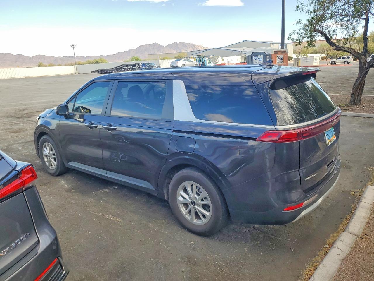 2024 KIA CARNIVAL LX — снимка 2