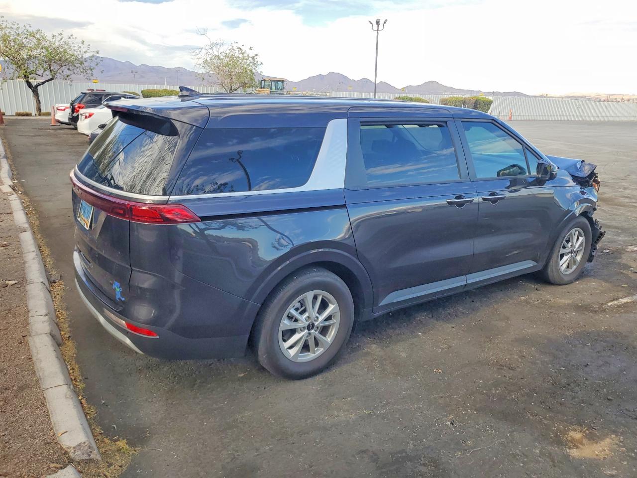 2024 KIA CARNIVAL LX — снимка 3