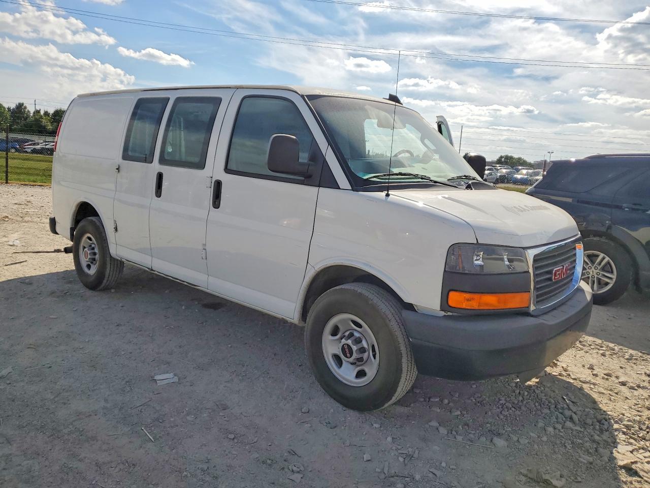 2024 GMC SAVANA G2500 — photo 4