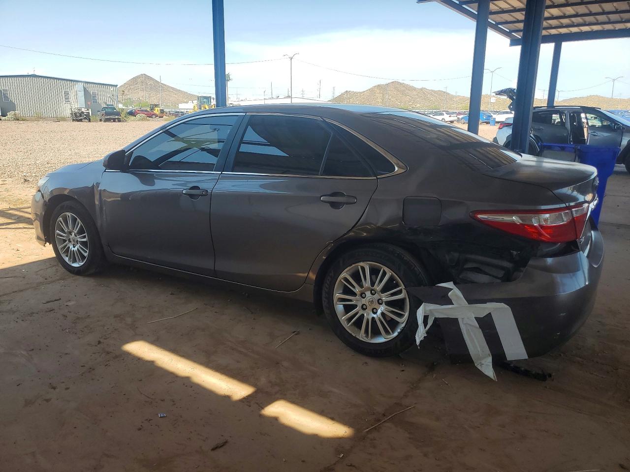 2015 TOYOTA CAMRY LE — снимка 2