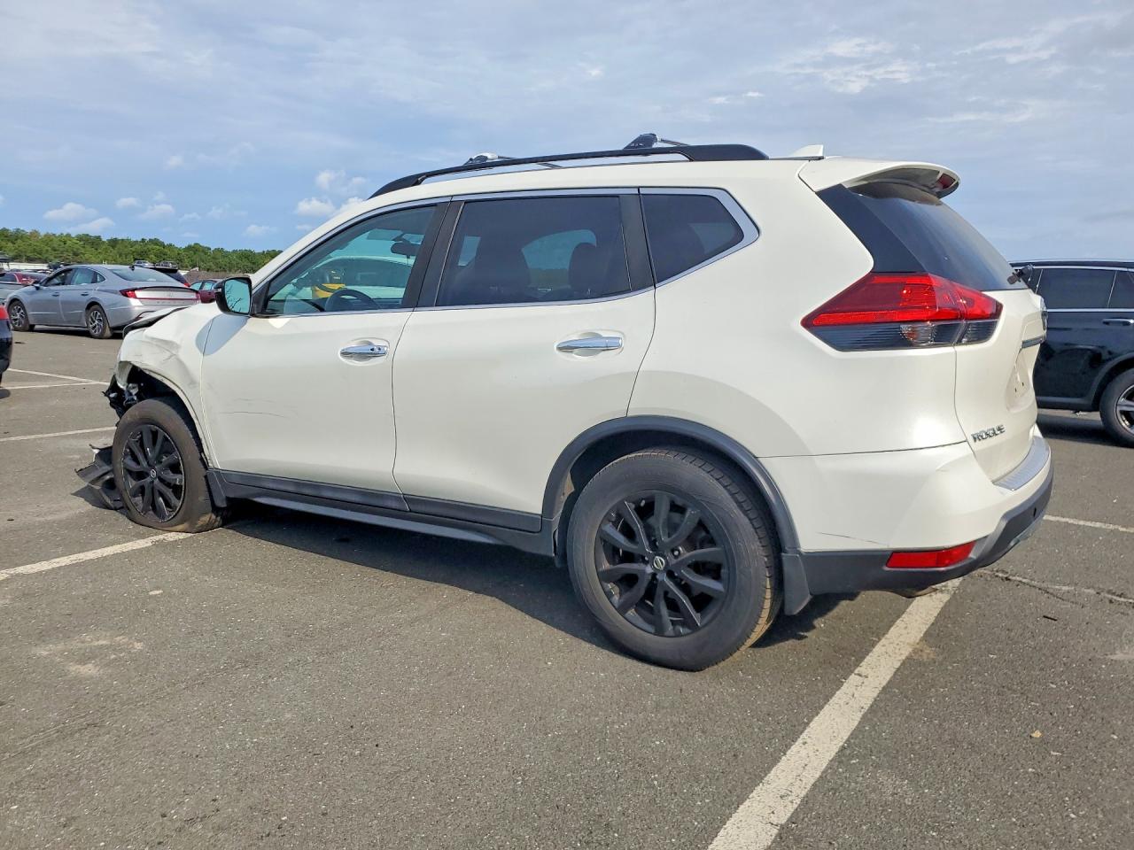 2017 NISSAN ROGUE SV — снимка 2