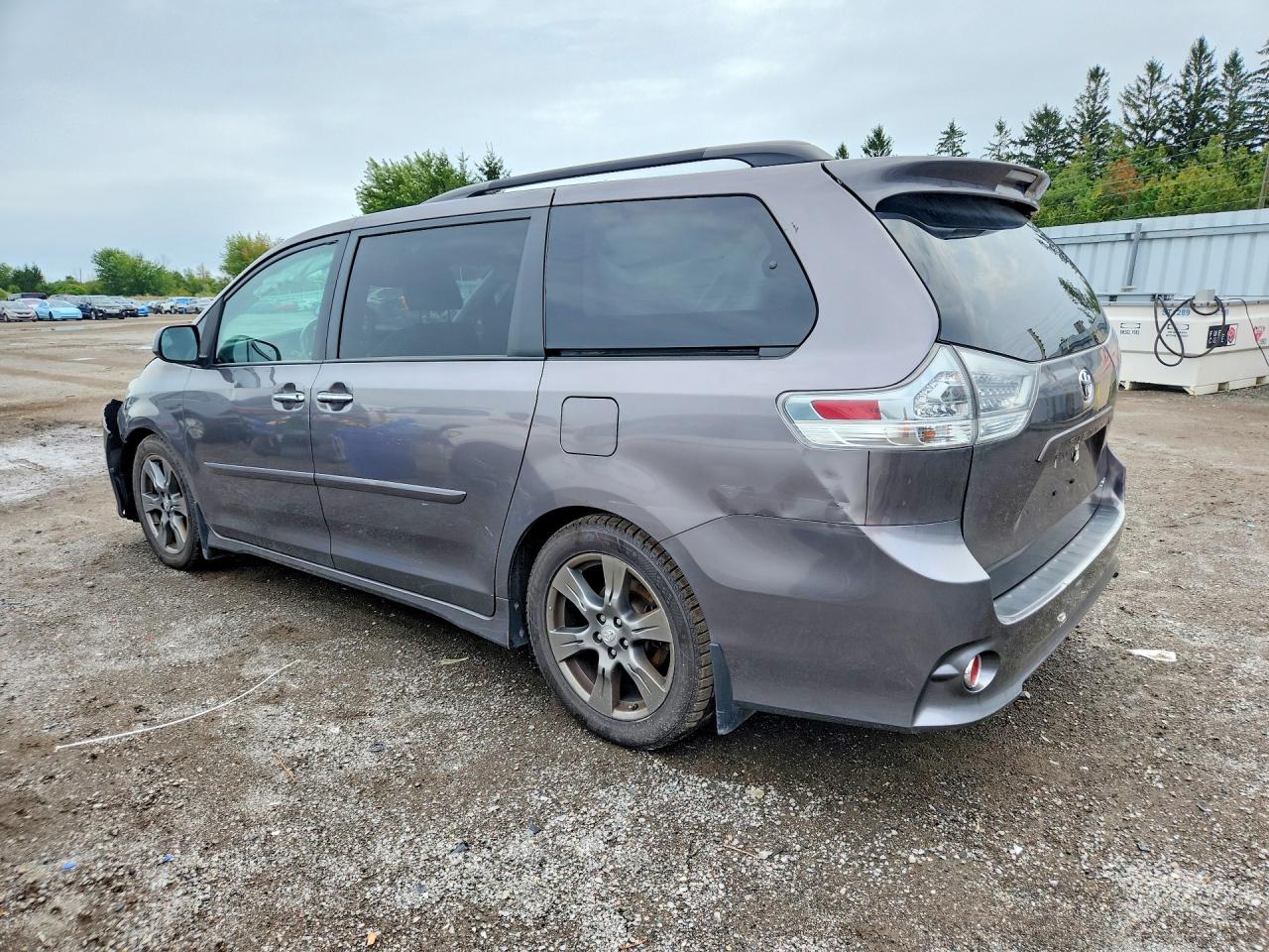 2017 TOYOTA SIENNA SE — снимка 2