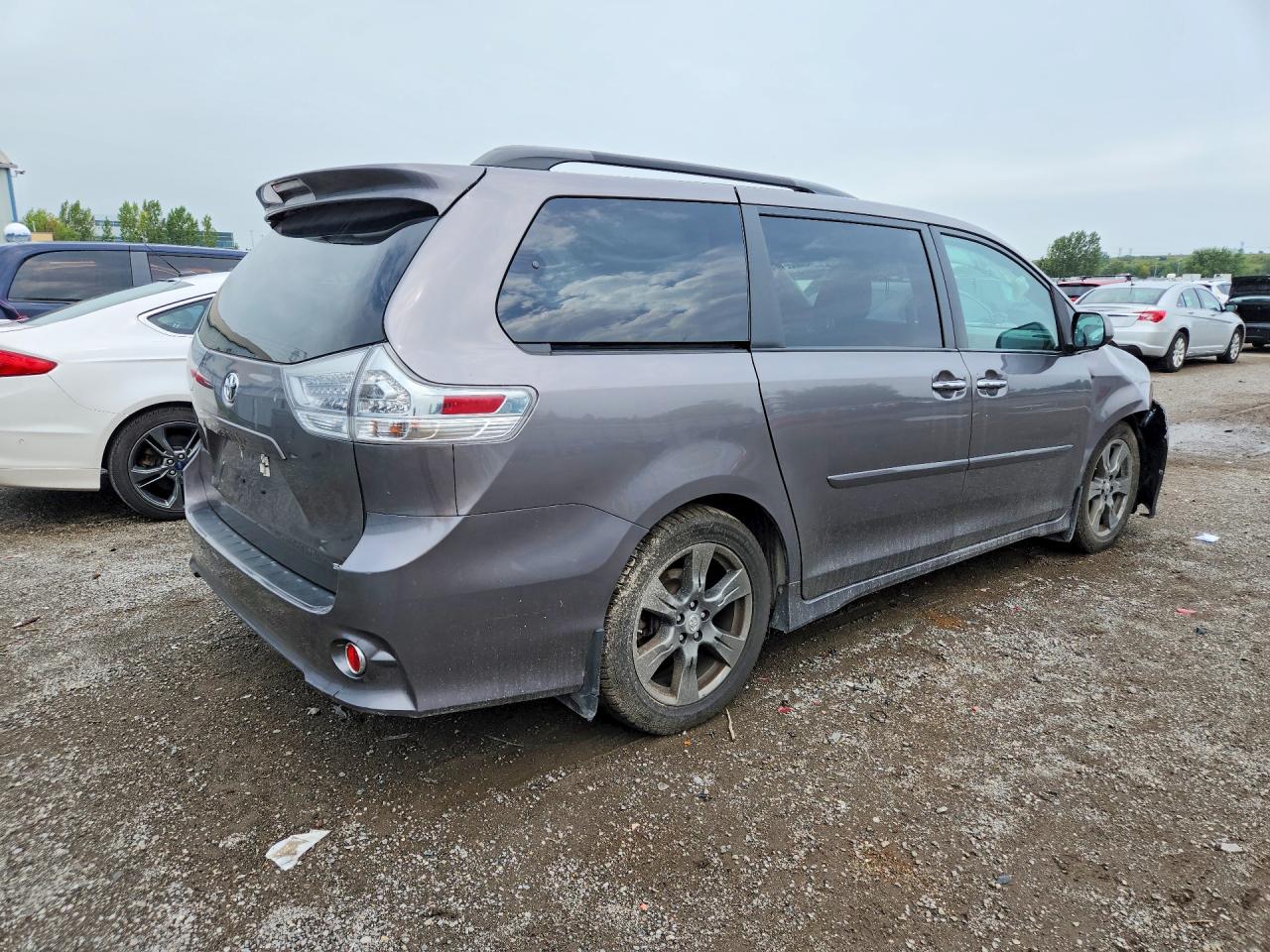 2017 TOYOTA SIENNA SE — снимка 3