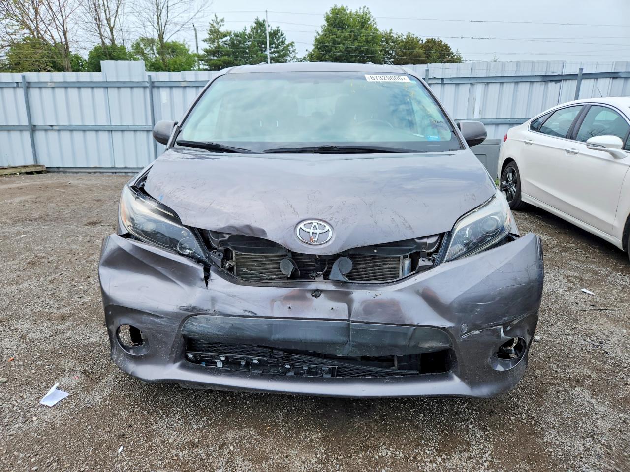 2017 TOYOTA SIENNA SE — снимка 5