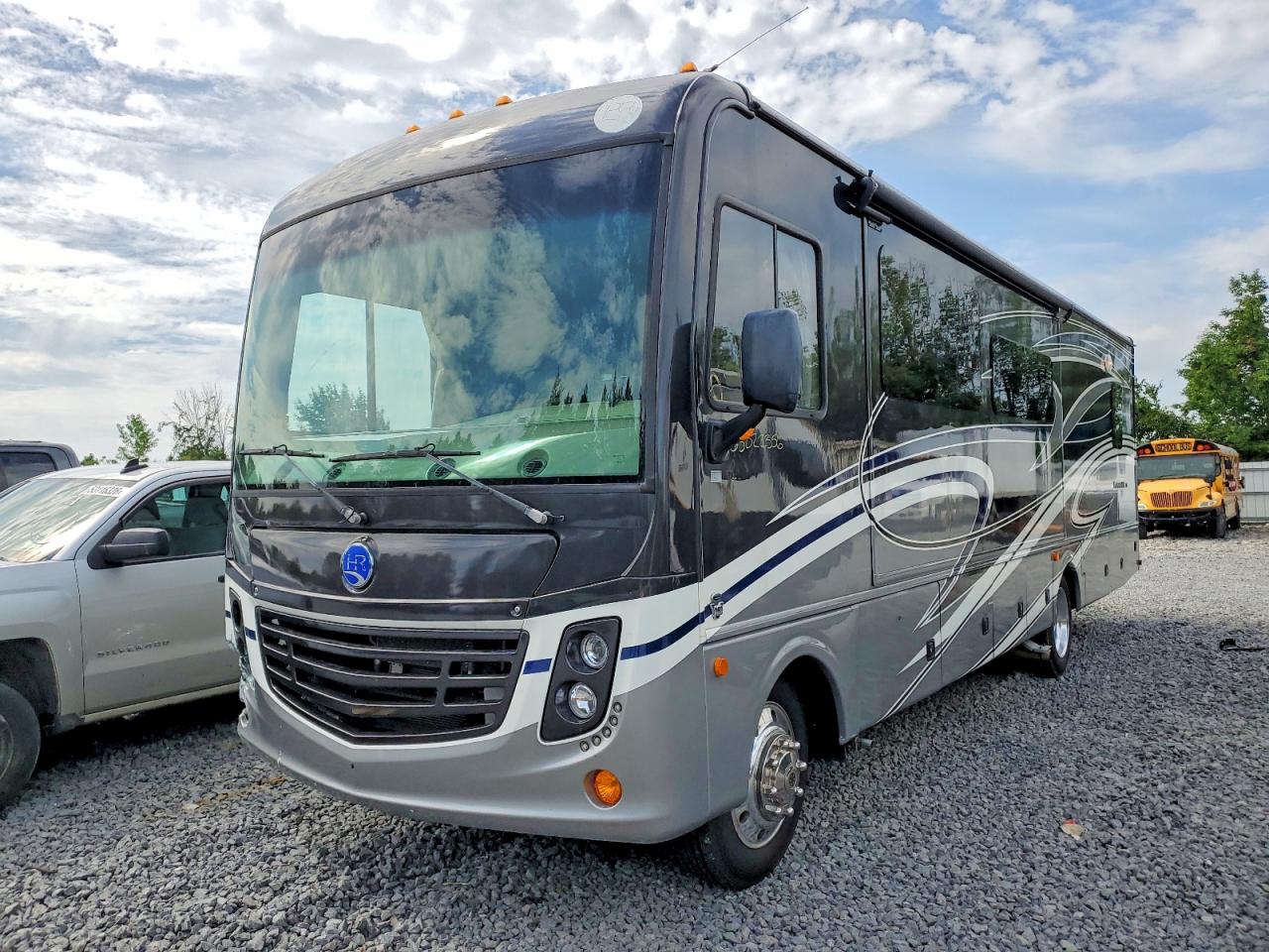 2017 FORD F53 — снимка 2